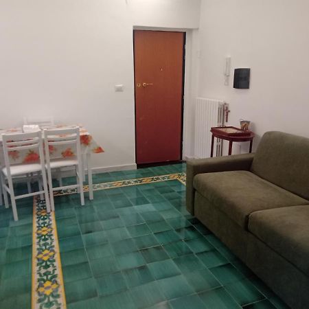 Let It B&B Apartment ซาแลร์โน ภายนอก รูปภาพ