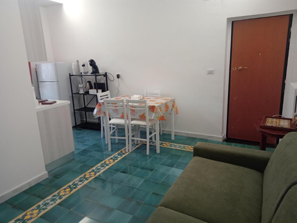 Let It B&B Apartment ซาแลร์โน ภายนอก รูปภาพ