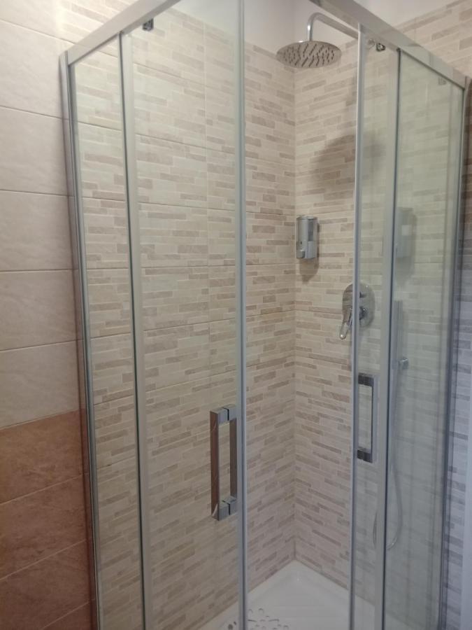 Let It B&B Apartment ซาแลร์โน ภายนอก รูปภาพ