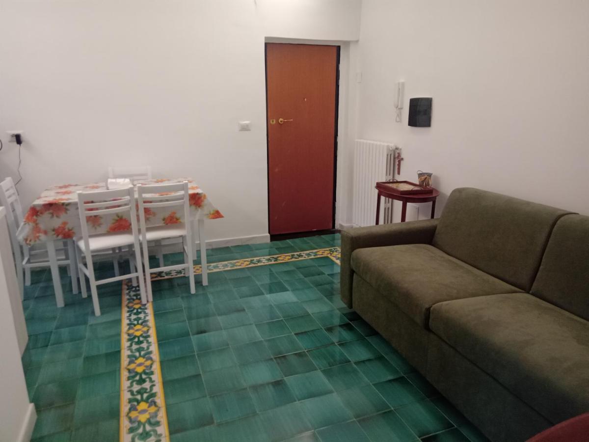Let It B&B Apartment ซาแลร์โน ภายนอก รูปภาพ