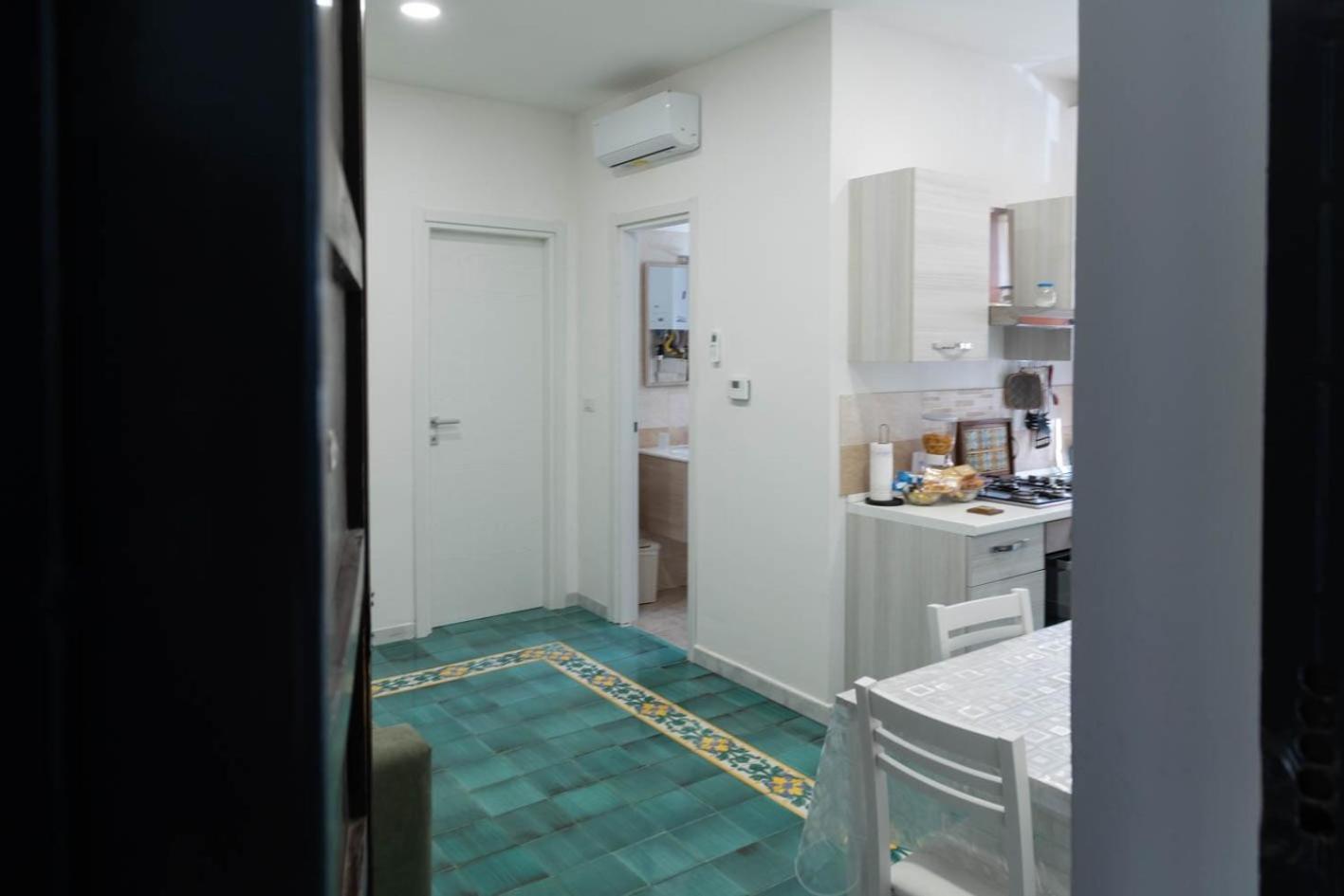 Let It B&B Apartment ซาแลร์โน ภายนอก รูปภาพ