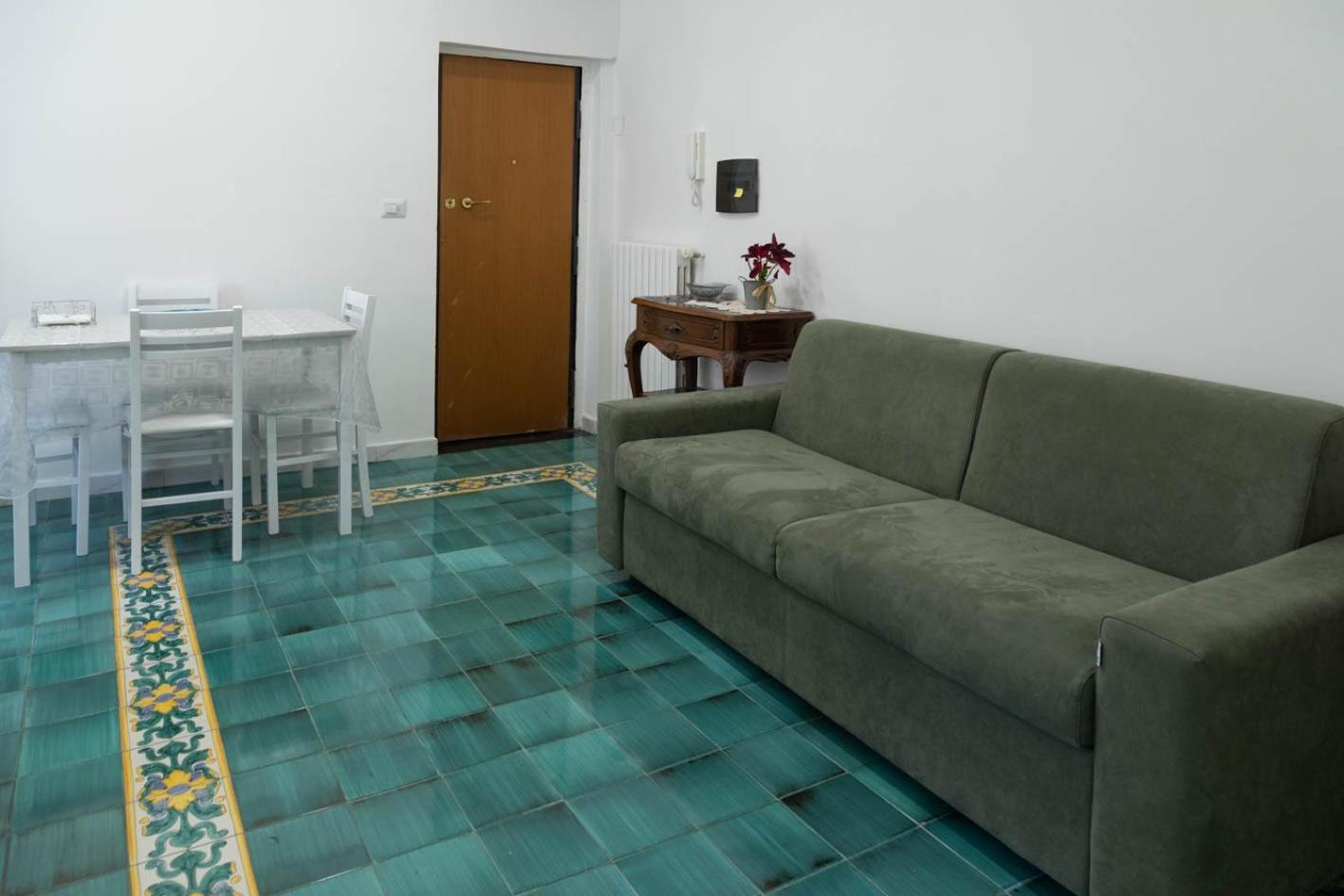 Let It B&B Apartment ซาแลร์โน ภายนอก รูปภาพ